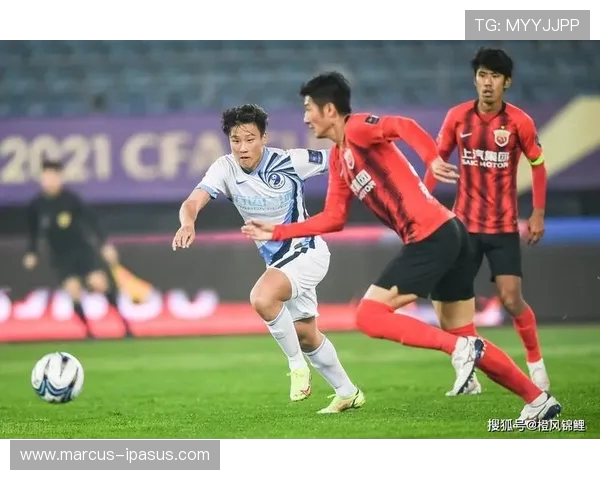 亮了！河南队门将无奈吐水苦笑，足协杯决赛：北京国安哀兵夺冠